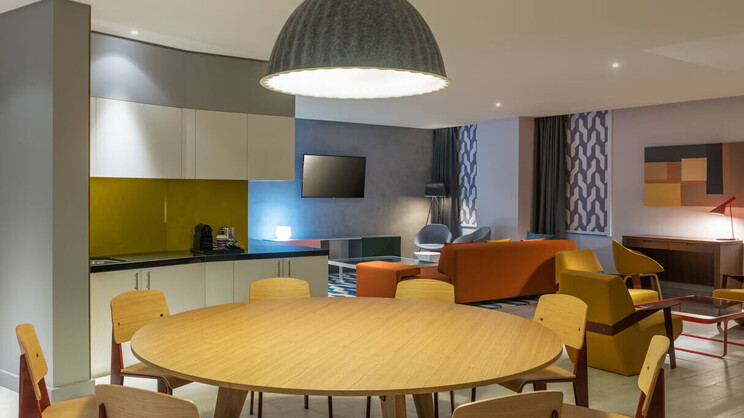 Ultra Savvy Suite, Suite, 1 King 